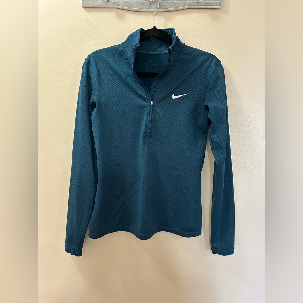 Women’s Nike half zip long sleeve